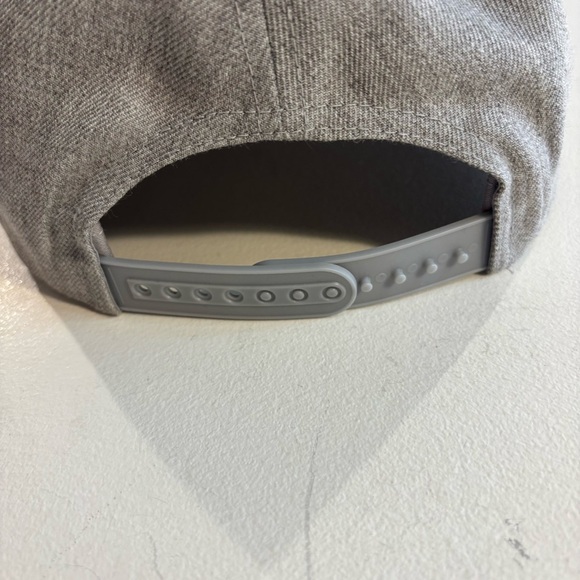 THE CLASSICS YUPOONG Gray Snapback Acrylic Wool Ballcap Hat Embroidered Pig NEW - Picture 6 of 11